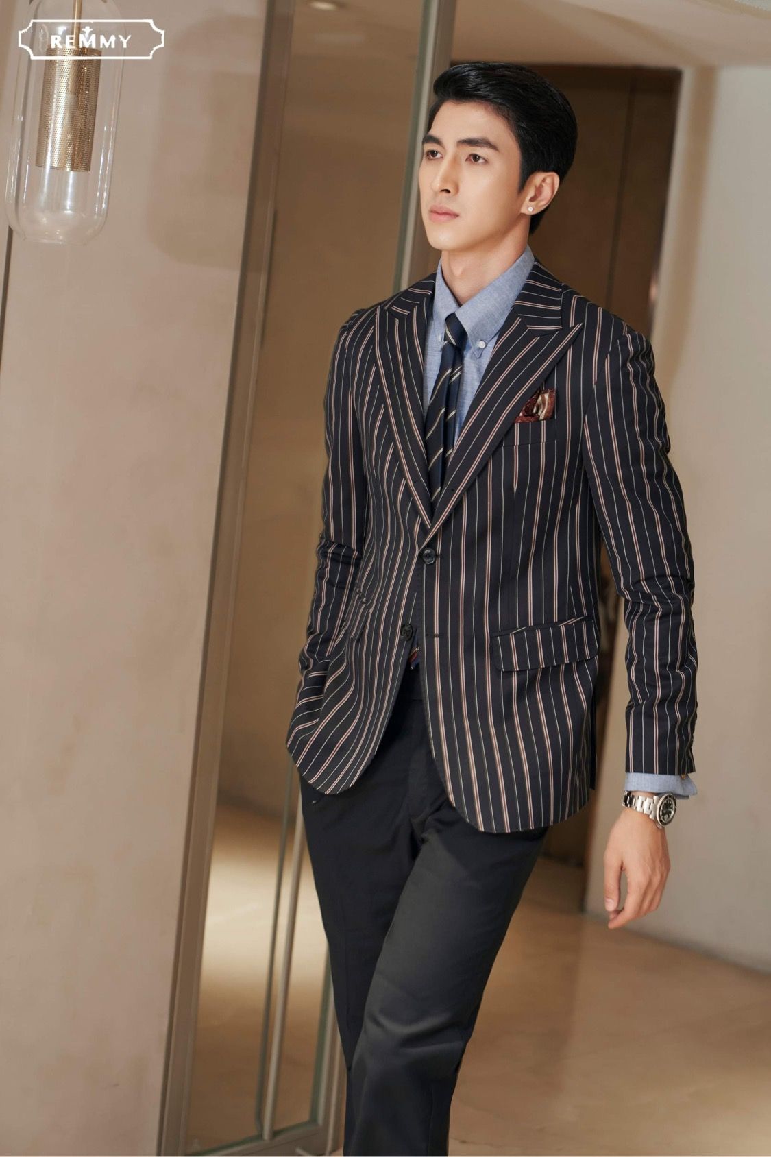 Blazer kẻ sọc đen than- đỏ- trắng
