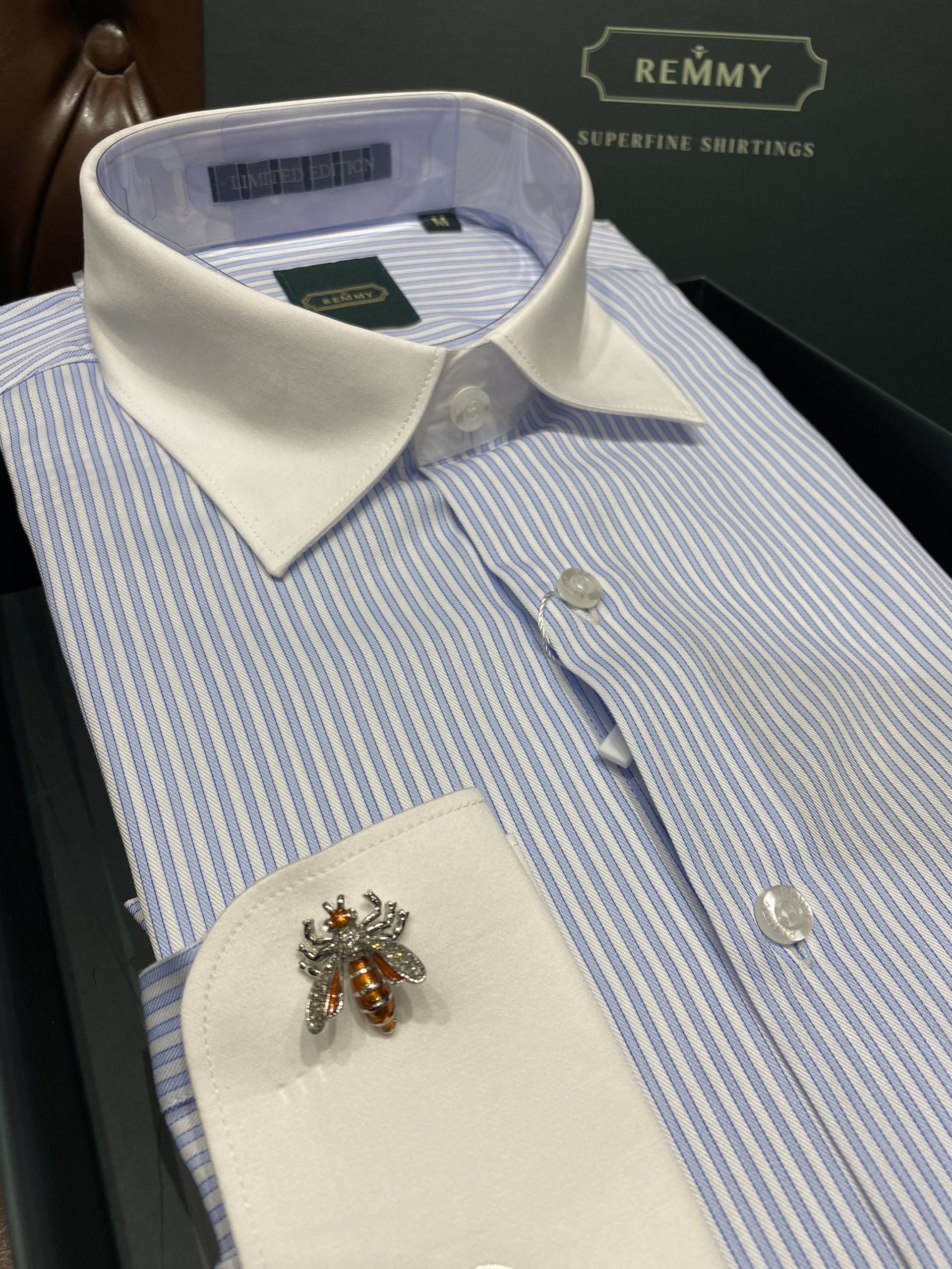 SM kẻ sọc xanh dương nhạt, cổ trắng- cufflink tay