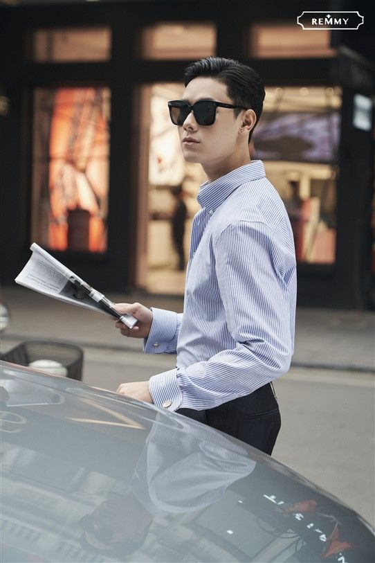 SM kẻ sọc xanh dương-trắng, cufflink tay