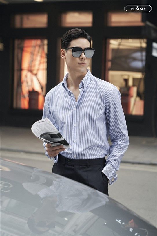 SM kẻ sọc xanh dương-trắng, cufflink tay
