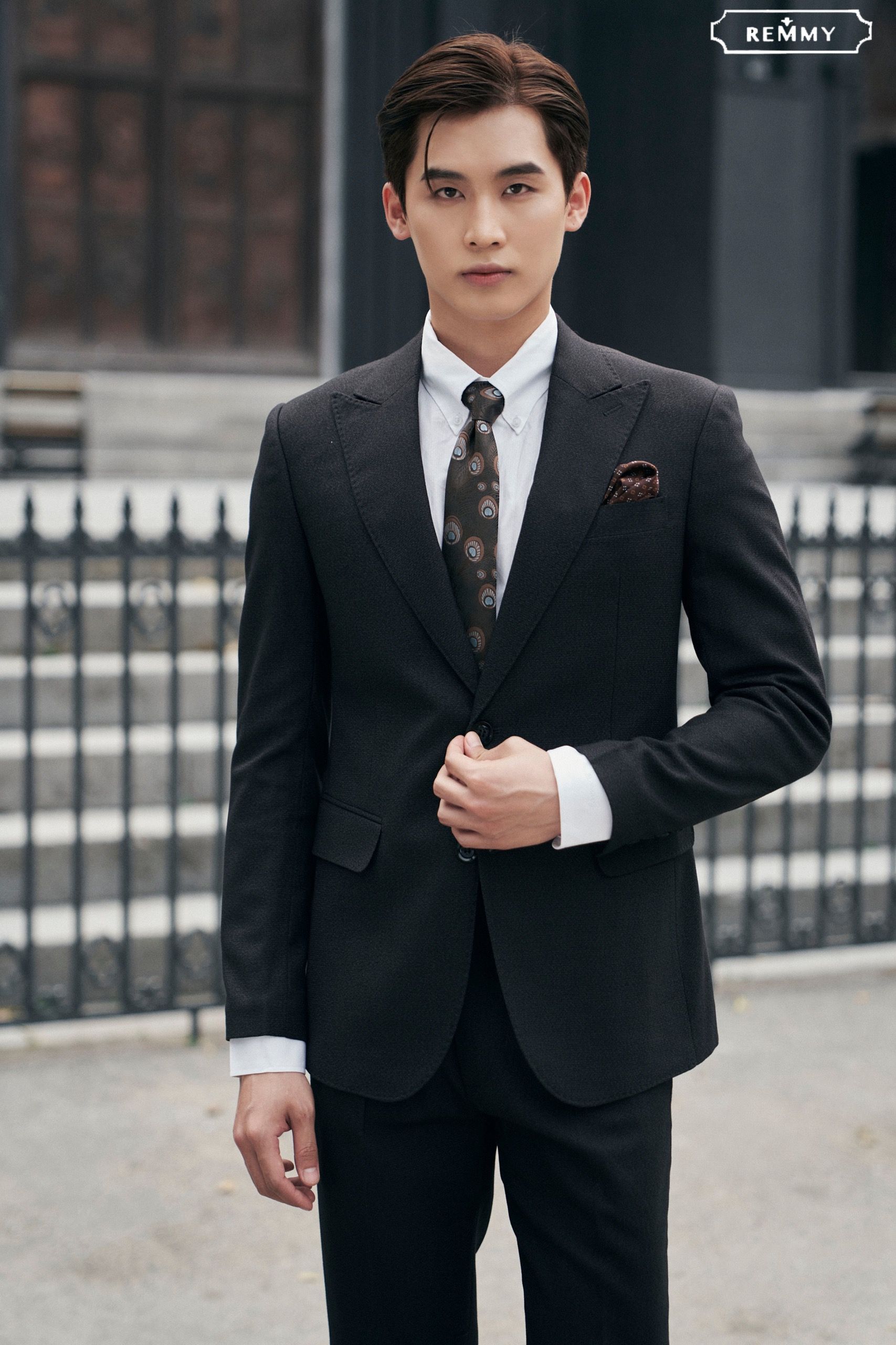 Vest đen trơn vải mềm- 457