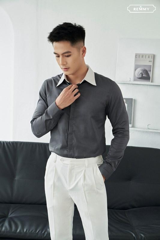SM xám đậm, phối cổ ghi nhạt