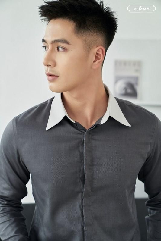 SM xám đậm, phối cổ ghi nhạt