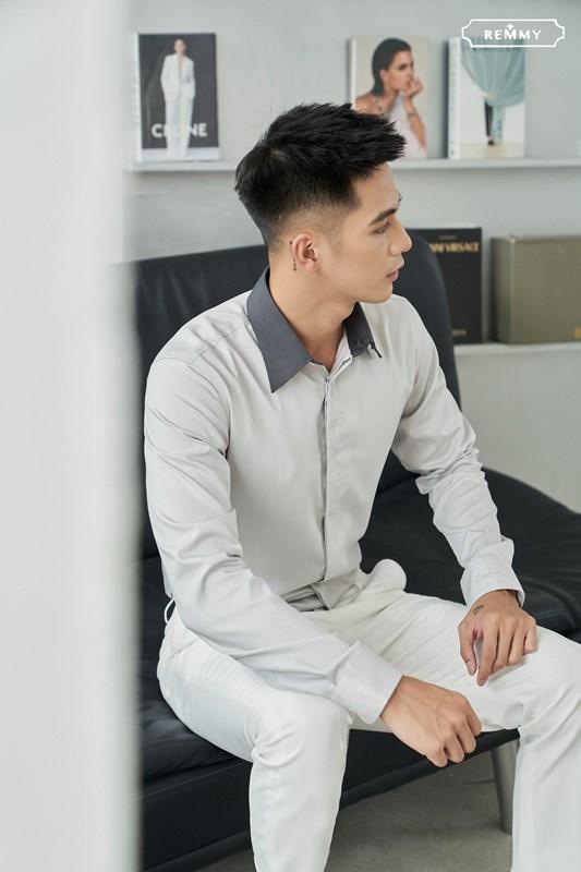 SM ghi nhạt, phối cổ xám đậm
