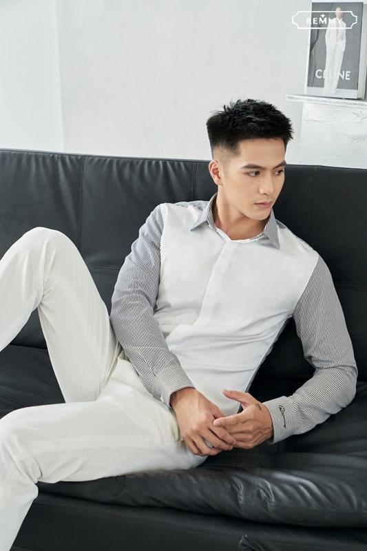 SM thân trước trắng, thân sau+ cánh kẻ sọc nhỏ đen- trắng