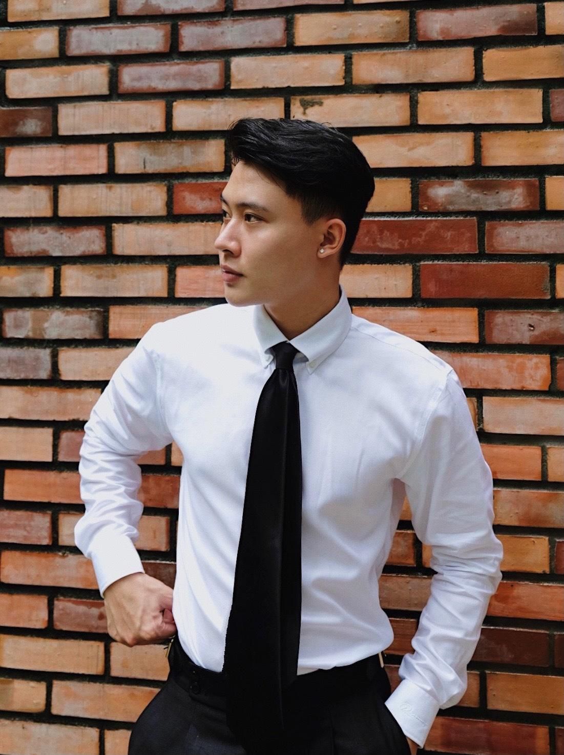 SM trắng tinh, cổ button down