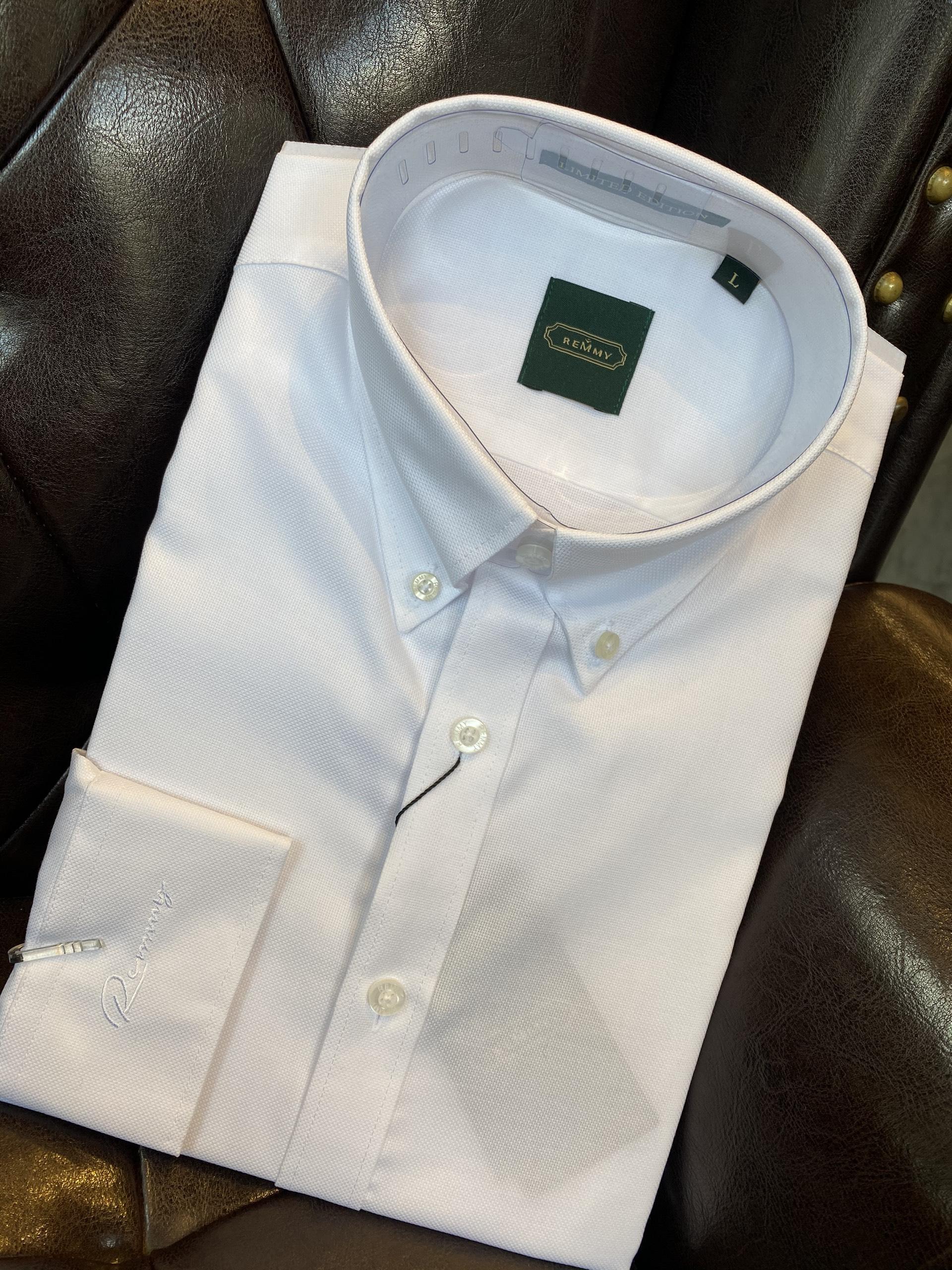 SM trắng tinh, cổ button down