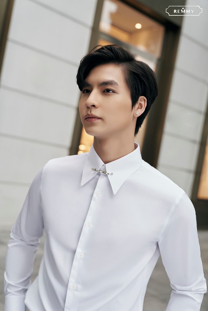SM trắng tinh cài măng séc cổ #979