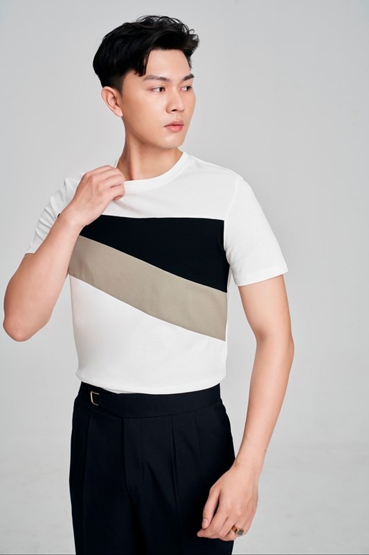 AF cổ tròn trắng, kẻ đen- rêu chéo ngực #07
