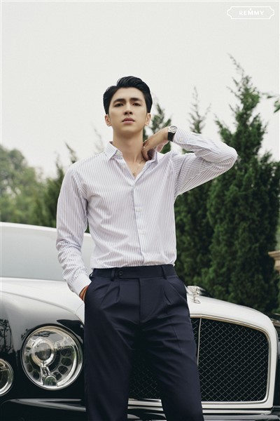 SM trắng kẻ sọc xanh dương #1002