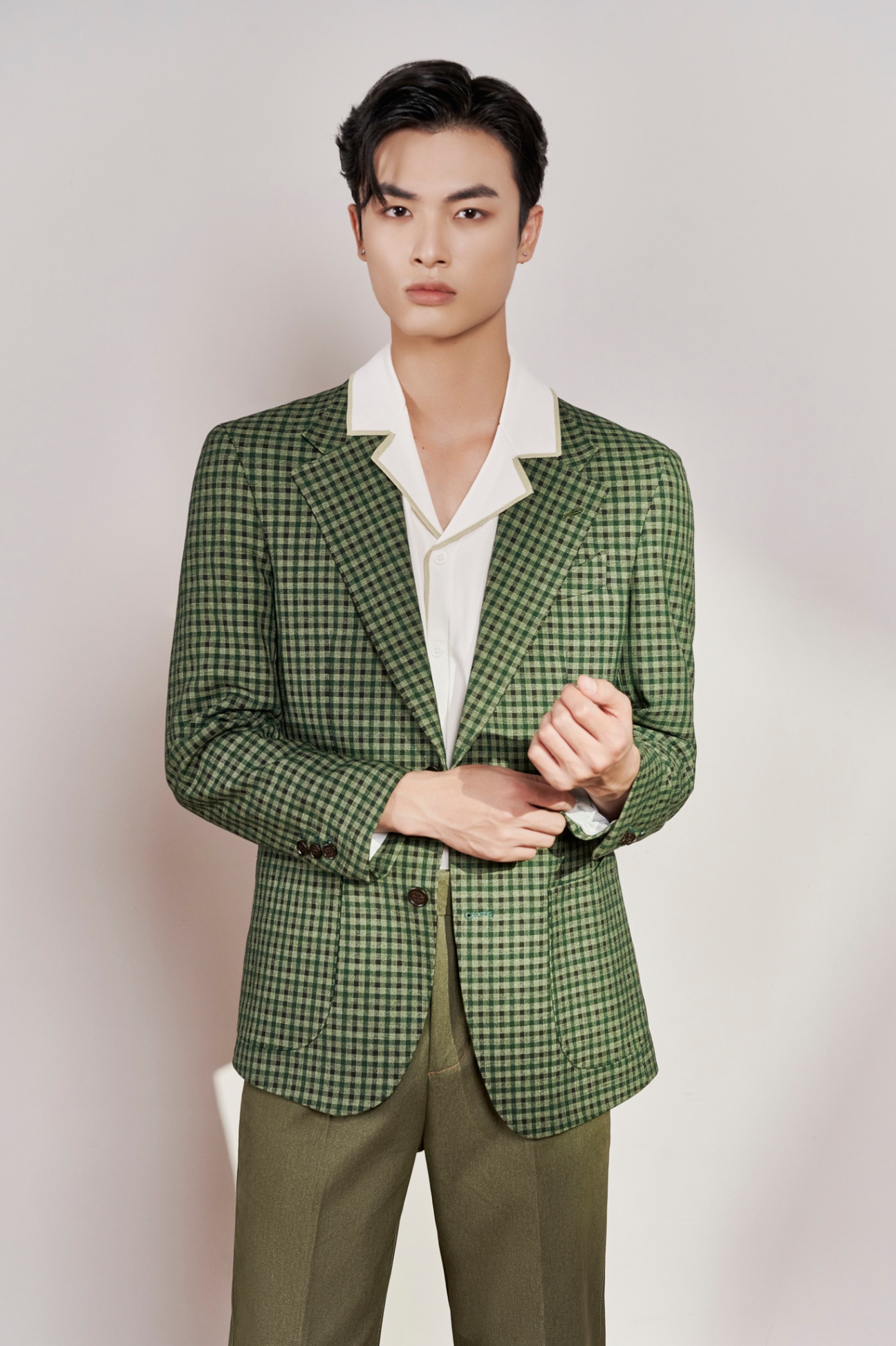 Vest kẻ ô vuông xanh lá đen,2 khuy, ve chữ K GD2015 #537