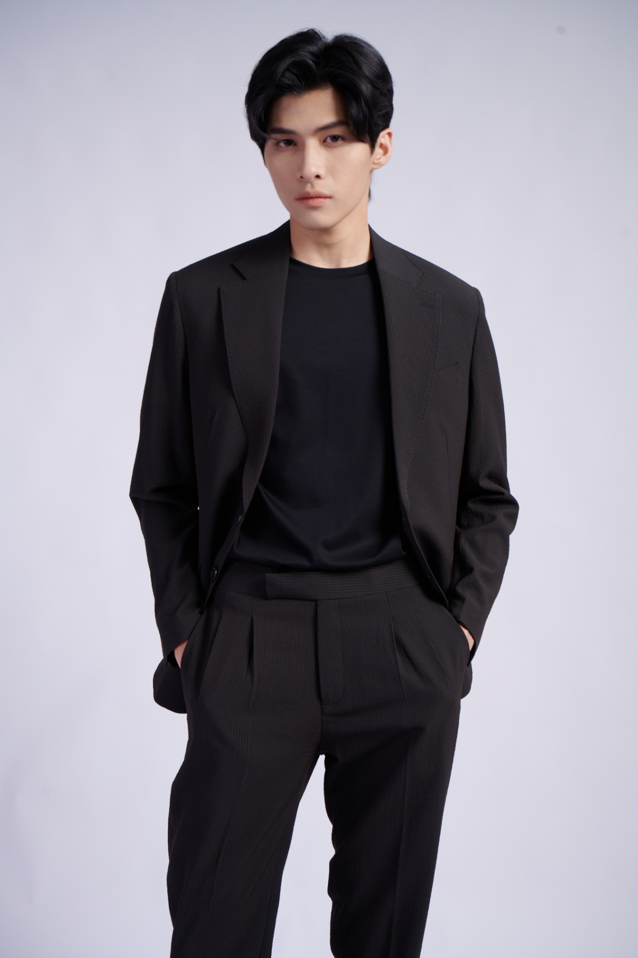 Vest đen vải seersucker ,2 khuy, ve chữ K #538
