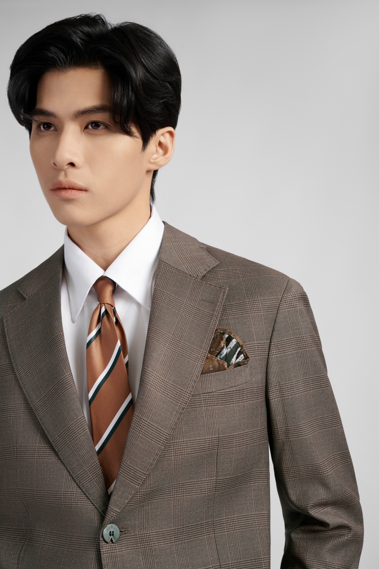 Vest nâu kẻ ô vuông,,2 khuy, ve chữ K #540