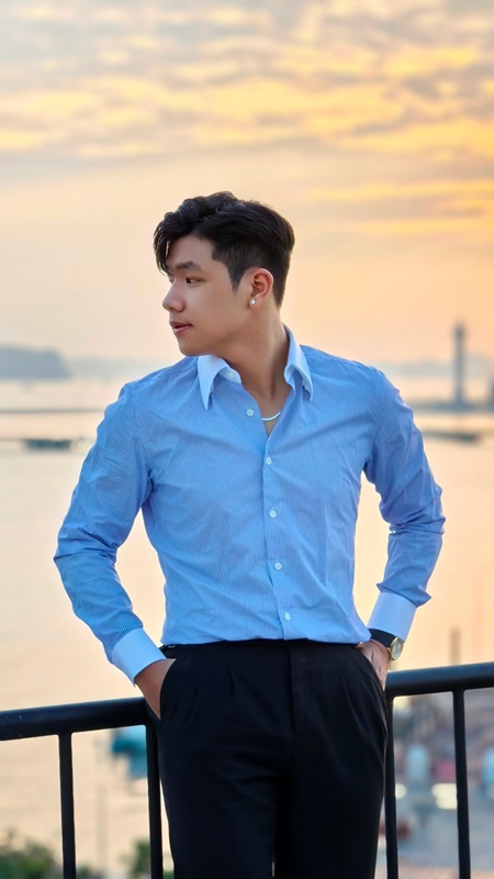 SM dài tay, cổ buttondown hiddent , màu trắng kẻ xanh, cổ - cổ tay đáp trắng #1096