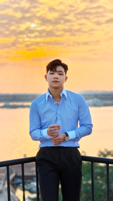 SM dài tay, cổ buttondown hiddent , màu trắng kẻ xanh, cổ - cổ tay đáp trắng #1096