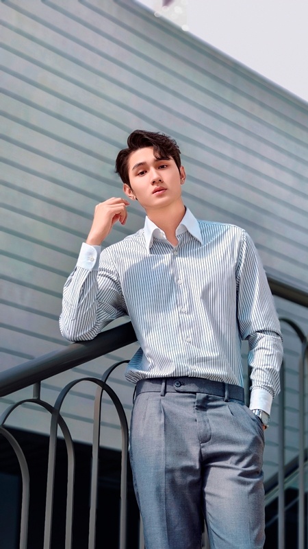 SM dài tay, cổ buttondown hiddent , màu trắng kẻ đen, cổ - cổ tay đáp trắng #1097