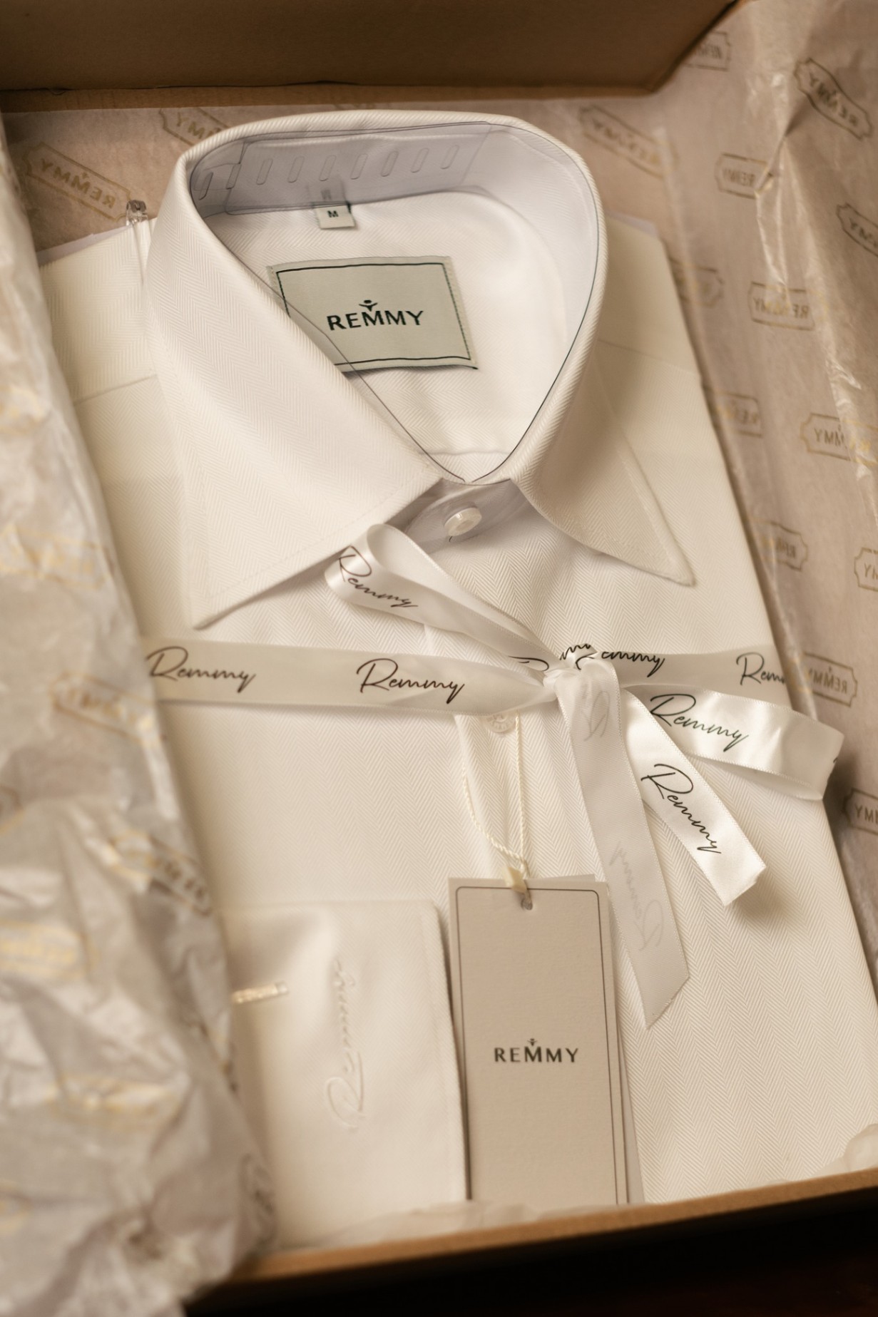 SM dài tay, cổ buttondown hiddent , màu trắng dệt herringbone #1095