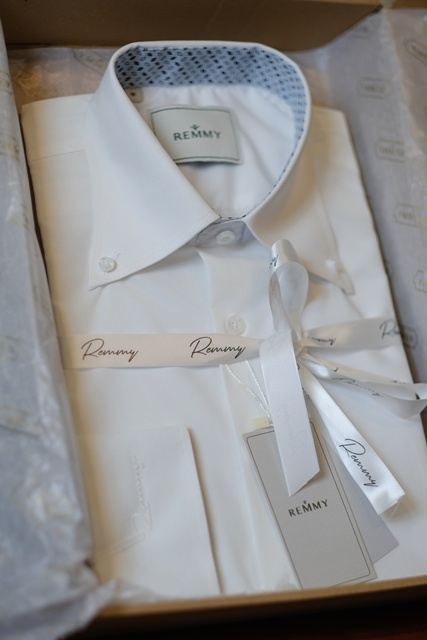 SM dài tay, cổ buttondown , màu trắng ngà , lót cổ - cổ tay đáp xanh họa tiết #1101