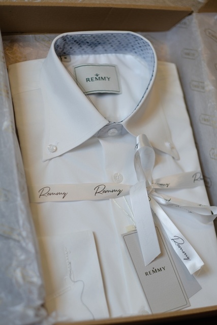 SM dài tay, cổ buttondown , màu trắng ngà , lót cổ - cổ tay đáp xanh họa tiết #1101