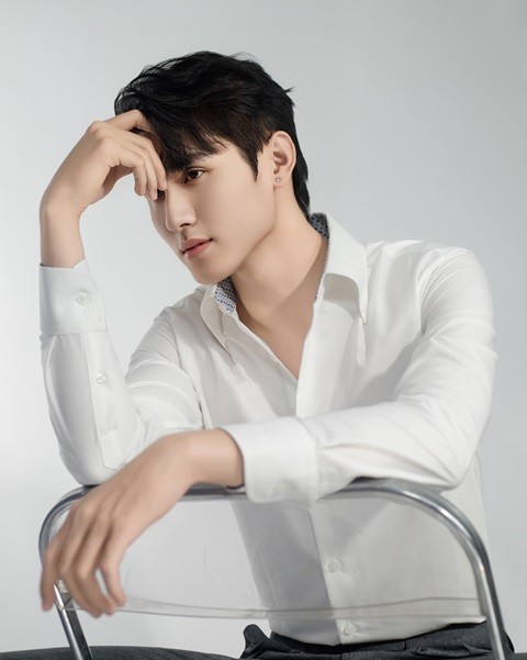 SM dài tay, cổ buttondown , màu trắng ngà , lót cổ - cổ tay đáp xanh họa tiết #1101