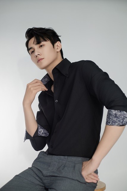 SM dài tay, cổ buttondown , màu đen , lót cổ - cổ tay đáp đen họa tiết #1102