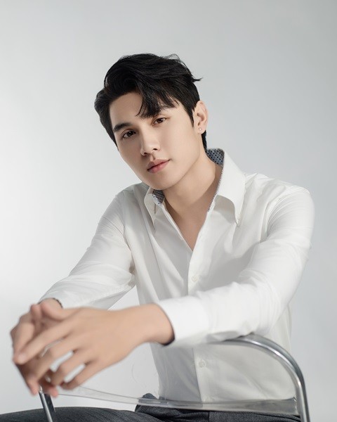 SM dài tay, cổ buttondown , màu trắng ngà , lót cổ - cổ tay đáp xanh họa tiết #1101