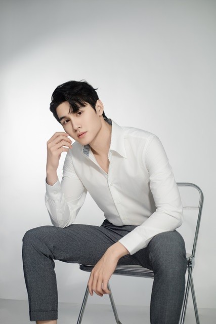 SM dài tay, cổ buttondown , màu trắng ngà , lót cổ - cổ tay đáp xanh họa tiết #1101