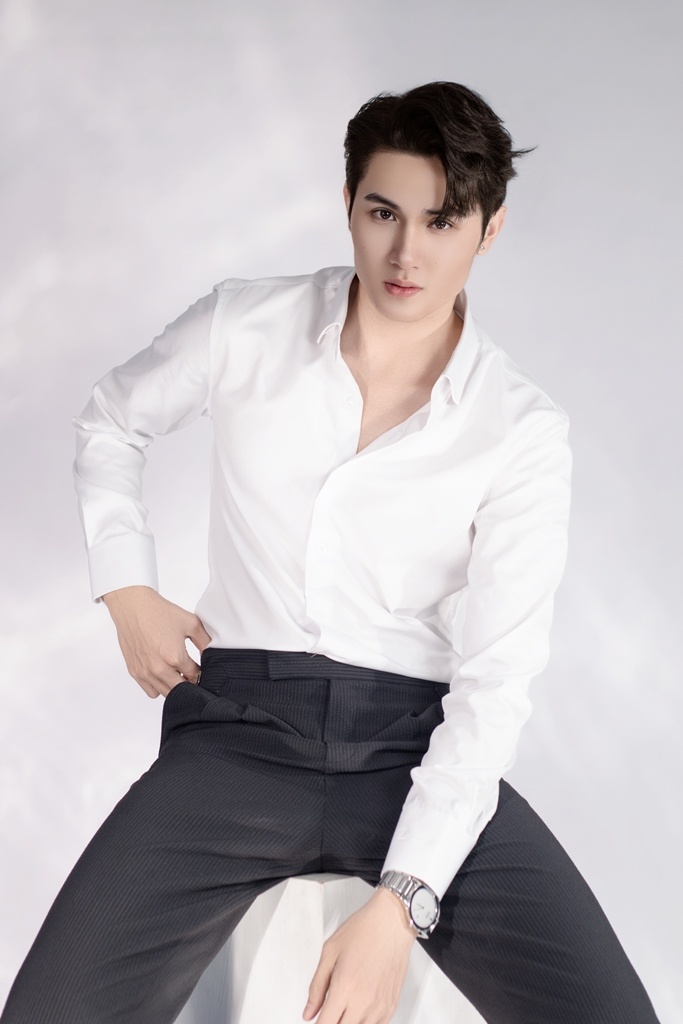 SM regular fit dài tay , màu trắng ngà , cổ basic #1155
