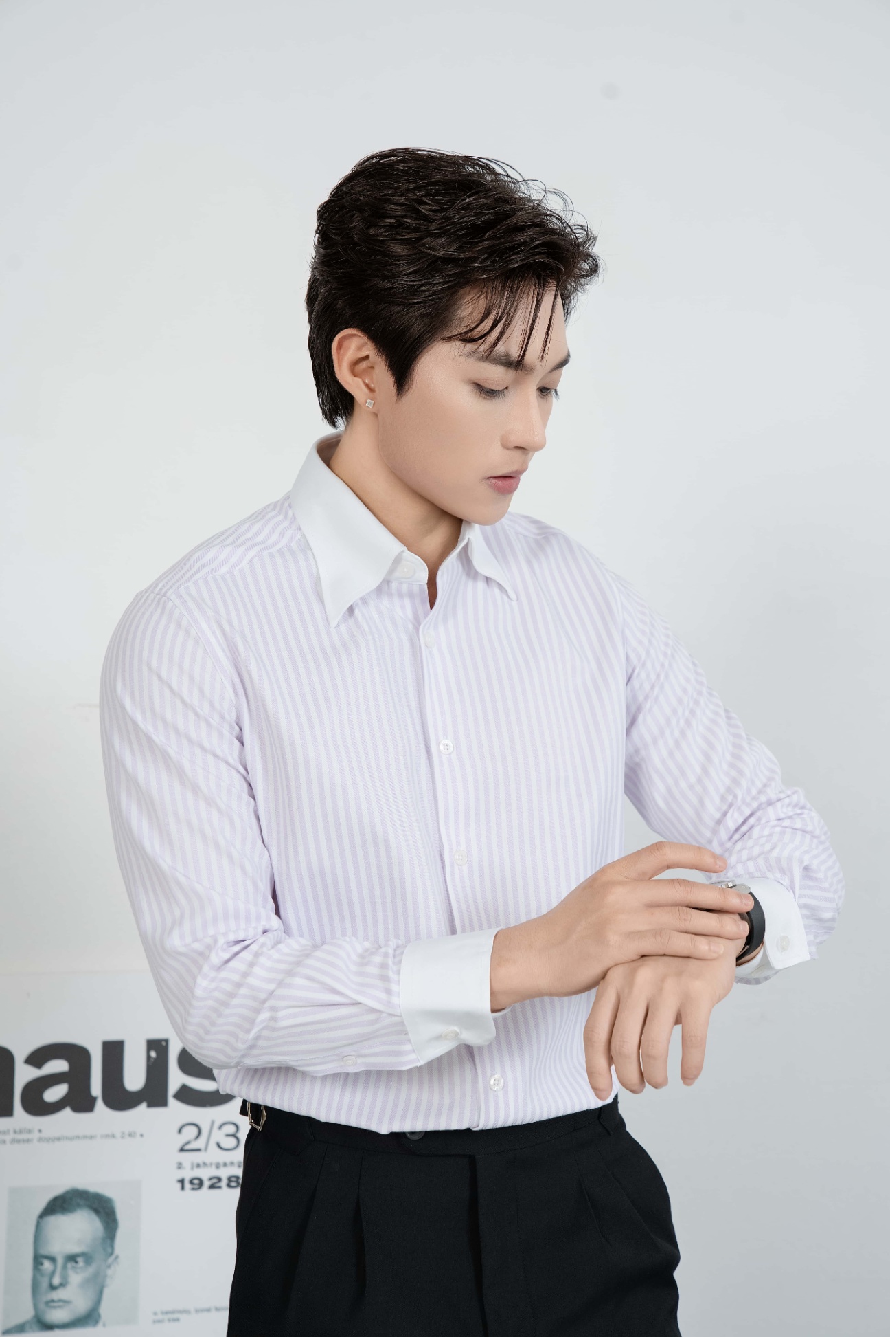 SM regular fit dài tay, màu trắng kẻ hồng , cổ - cổ tay đáp trắng #1126