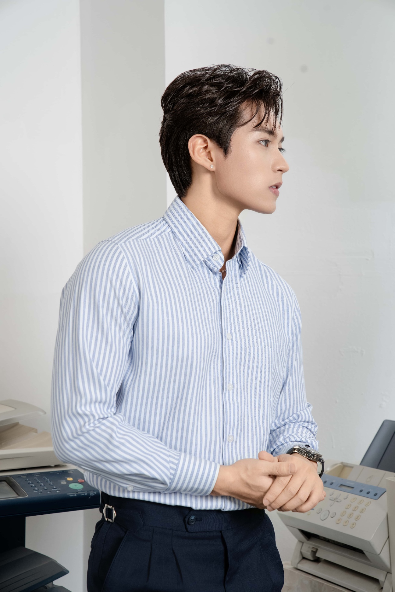 SM regular fit dài tay, màu trắng kẻ xanh nhạt , cổ button down hidden #1122
