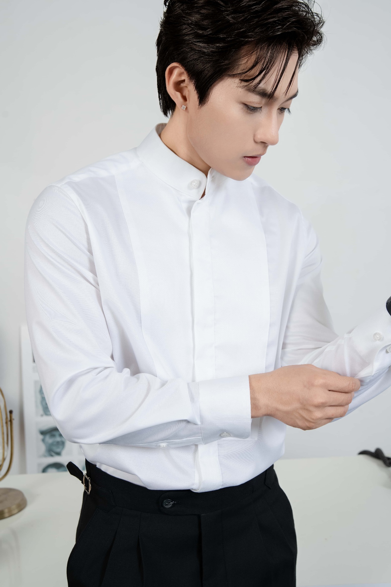 SM regular fit dài tay,màu trắng, cổ tàu , đáp thân trước #1128