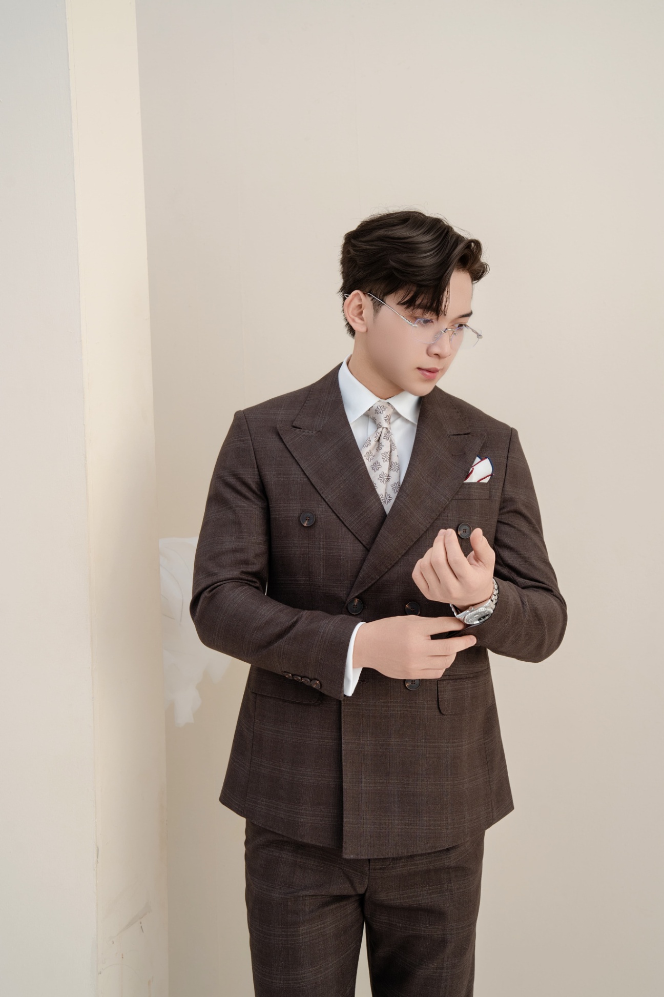 Vest nâu kẻ ô vuông, hai hàng khuy , ve nhọn #565
