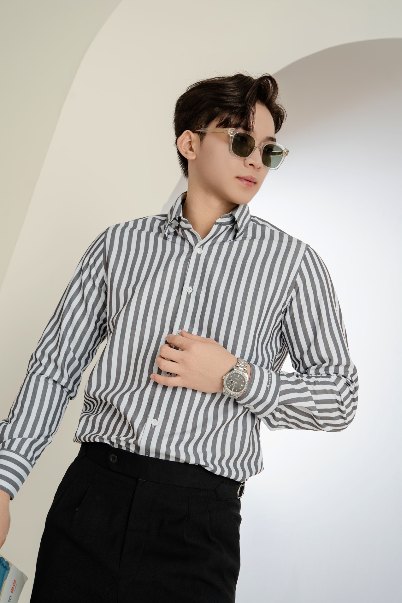 SM regular fit dài tay, màu trắng kẻ đen, cổ button down hidden #1133