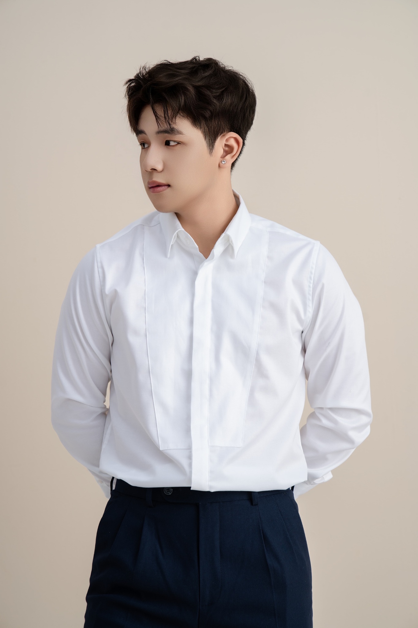 SM regular fit dài tay, màu trắng, cổ đức , đáp thân trước #1131
