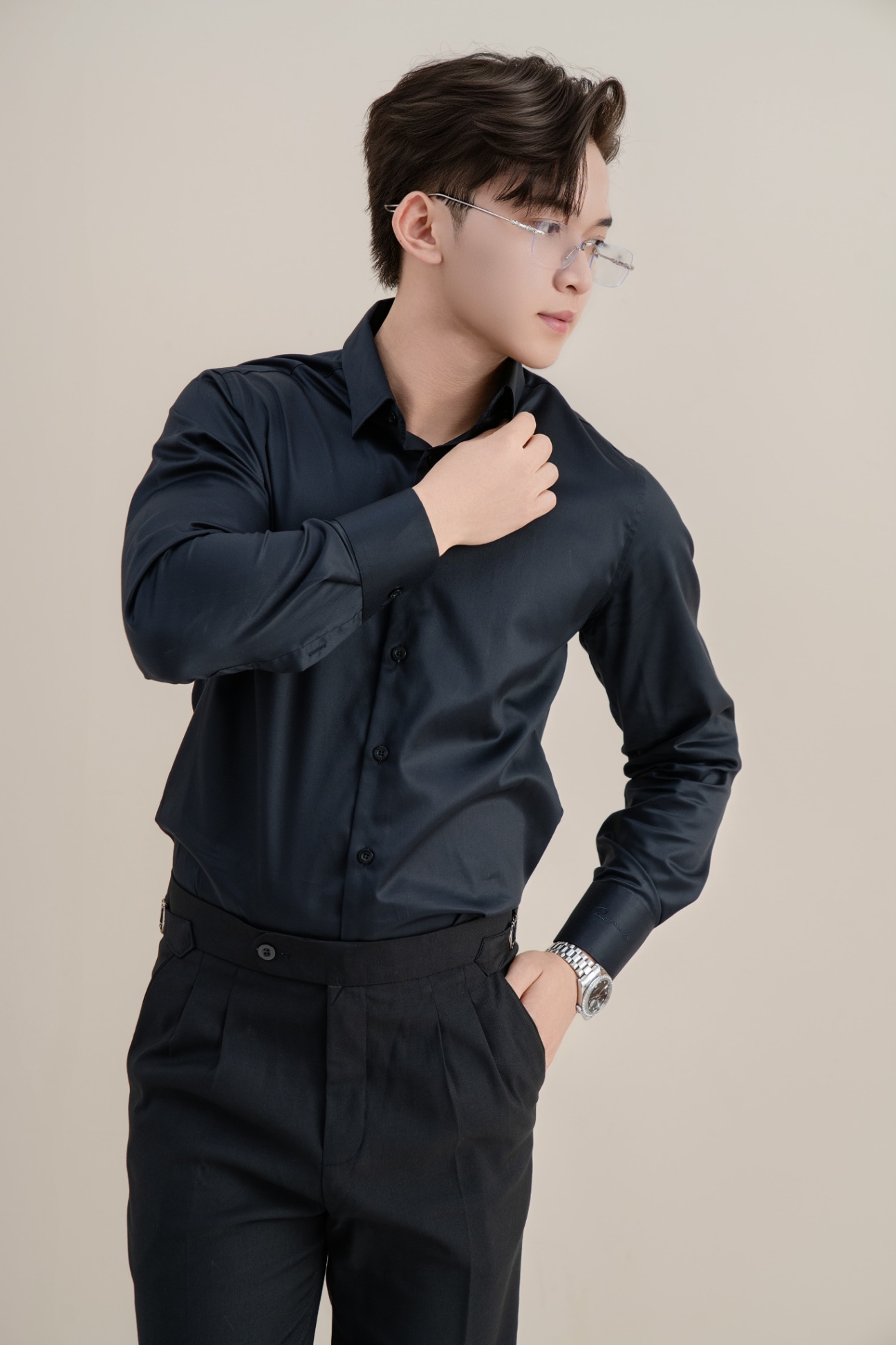 SM regular fit dài tay, màu đen, cổ basic #1132