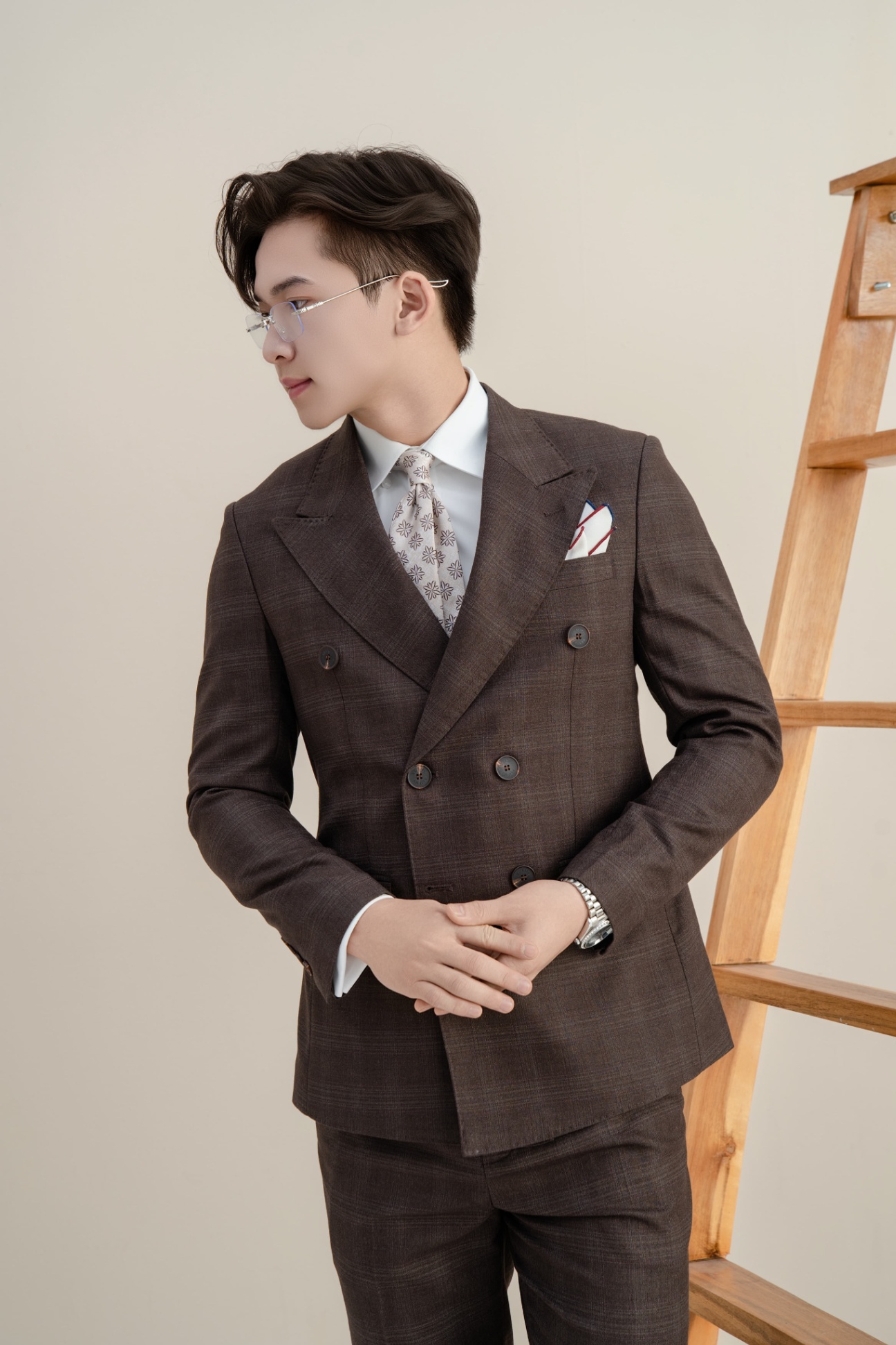 Vest nâu kẻ ô vuông, hai hàng khuy , ve nhọn #565