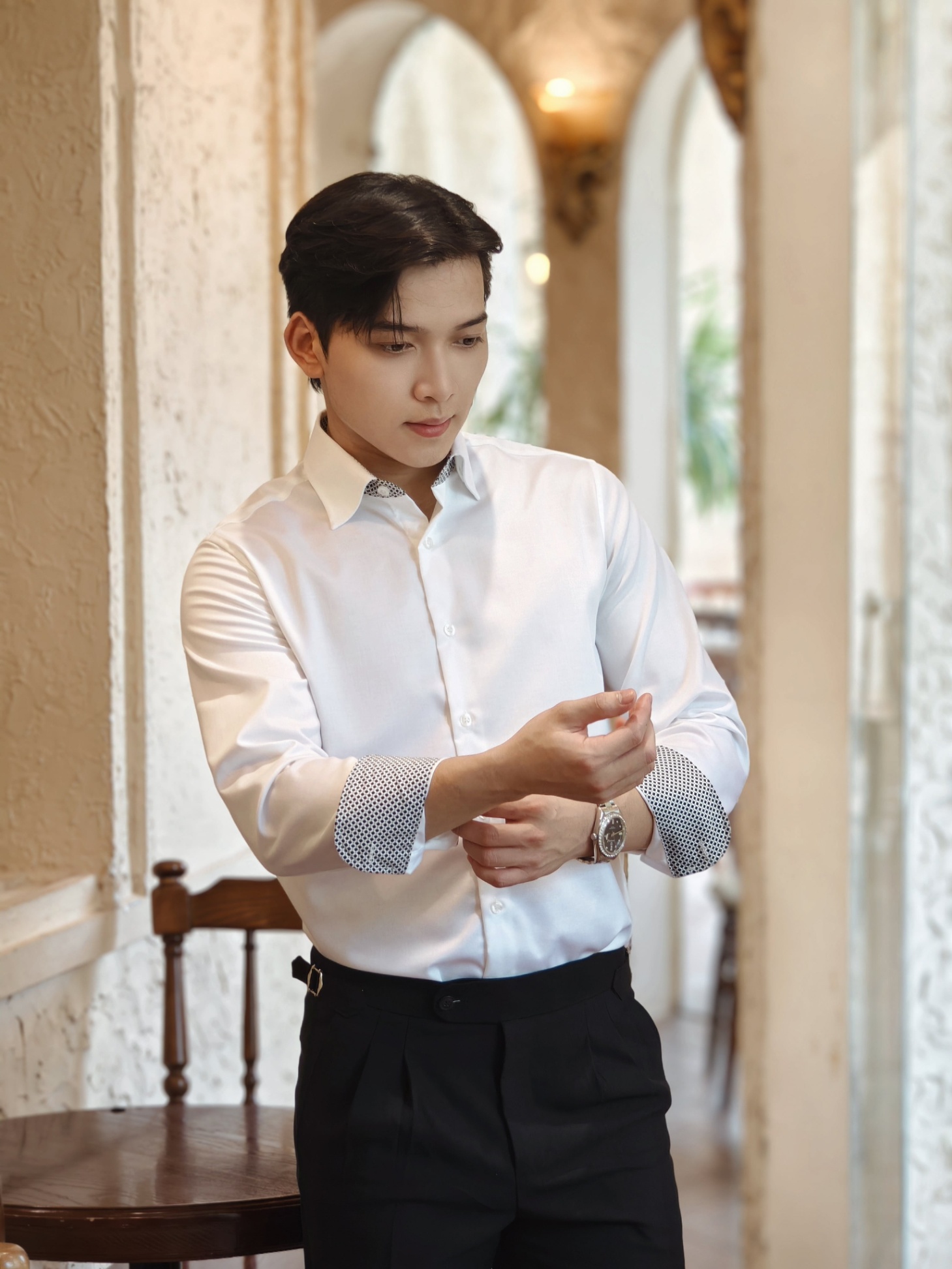 SM regular fit dài tay, màu trắng , cổ - lót cổ tay đáp kẻ ô vuông đen #1144
