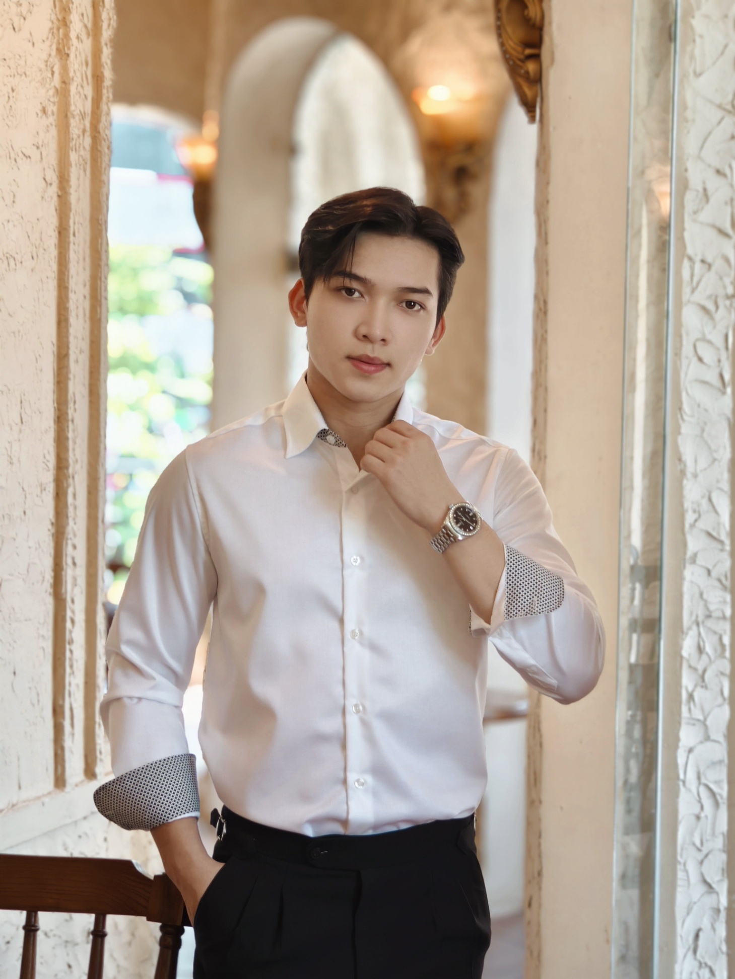 SM regular fit dài tay, màu trắng , cổ - lót cổ tay đáp kẻ ô vuông đen #1144