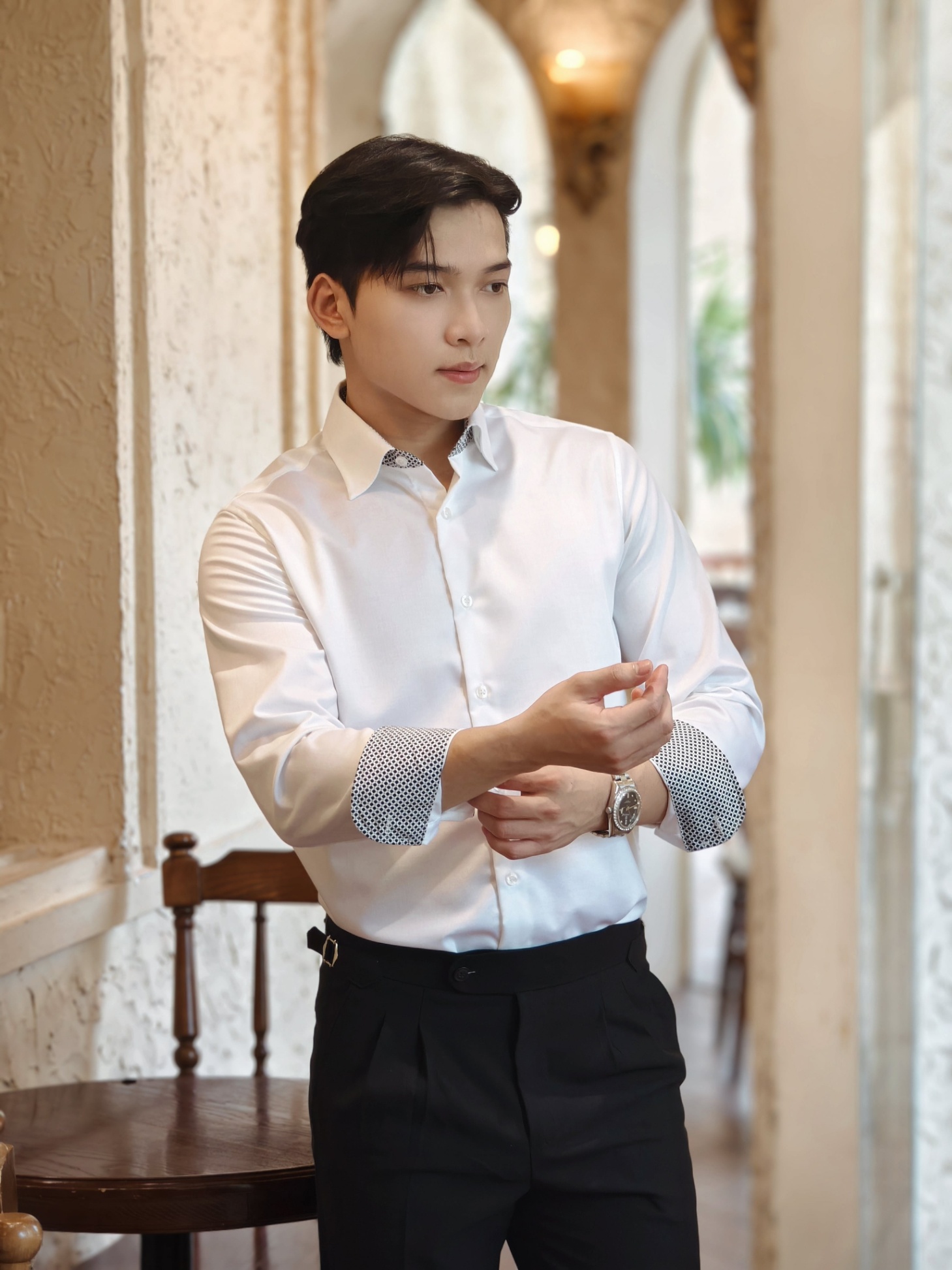 SM regular fit dài tay, màu trắng , cổ - lót cổ tay đáp kẻ ô vuông đen #1144
