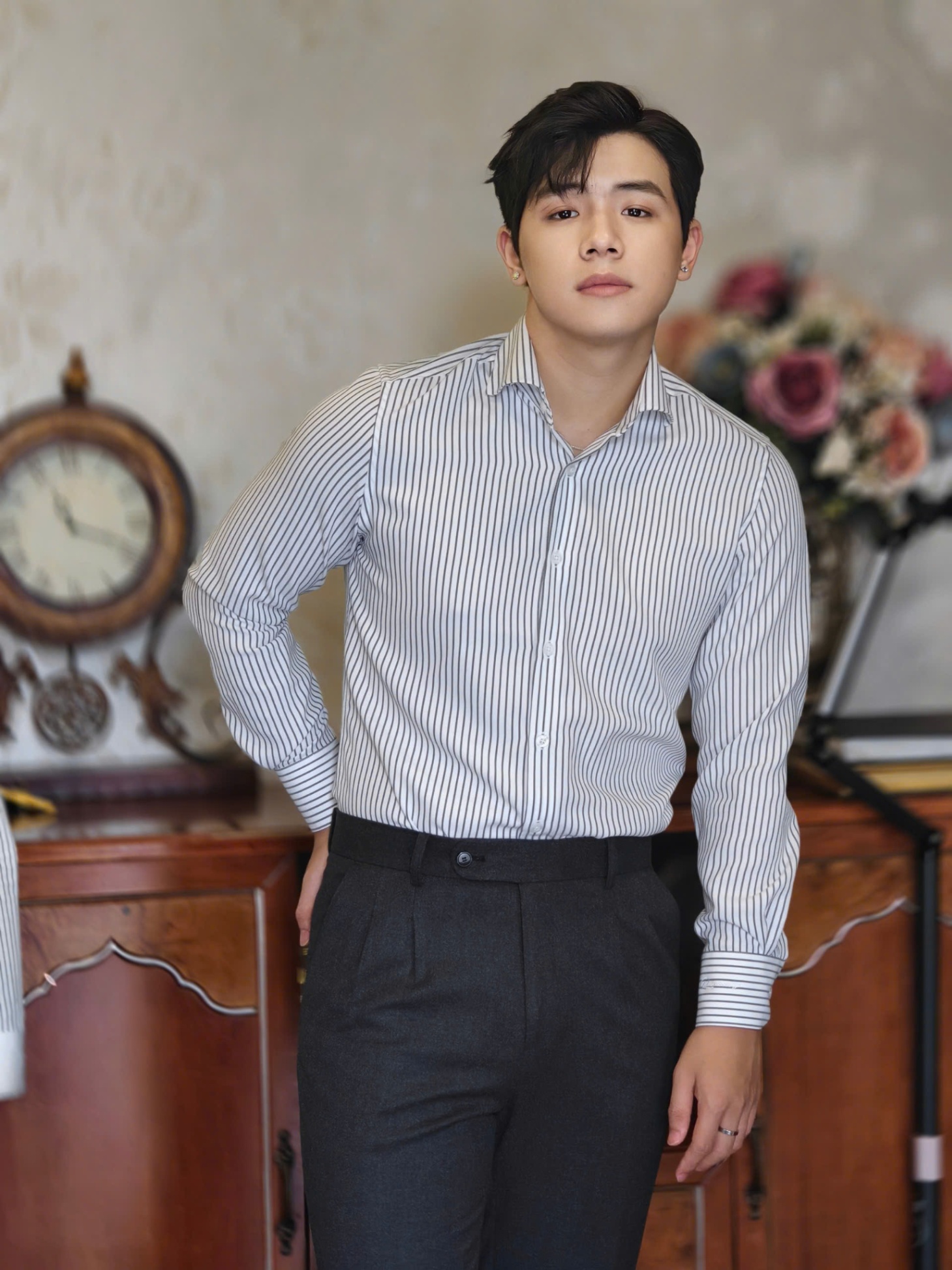 SM regular fit dài tay , màu trắng kẻ đen , cổ cutaway #1149