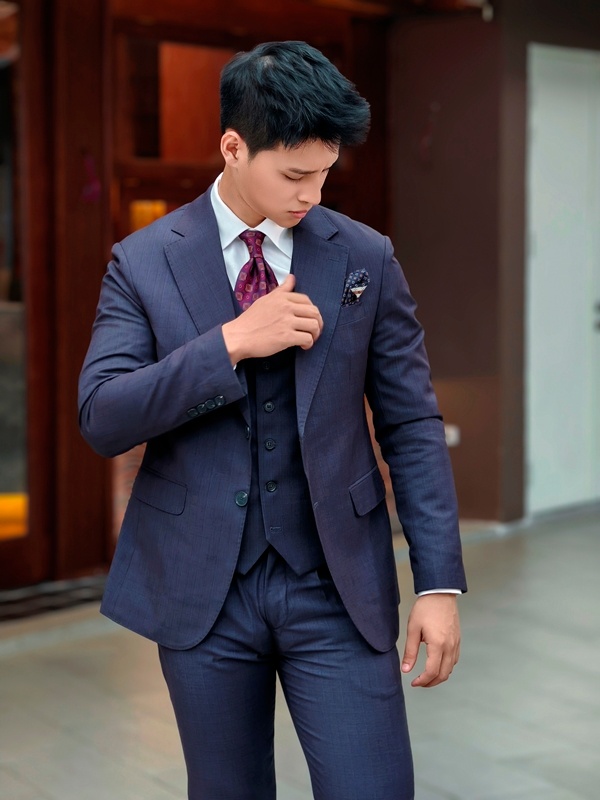 Vest tím than kẻ ô vuông ,hai khuy , ve chữ K #556