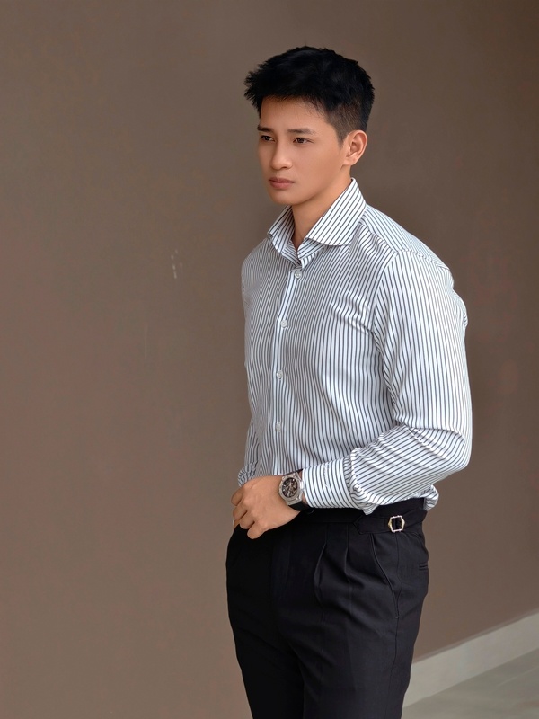 SM regular fit dài tay , màu trắng kẻ đen , cổ cutaway #1149