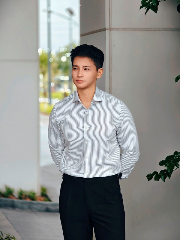 SM regular fit dài tay , màu trắng kẻ đen , cổ cutaway #1149