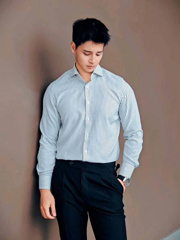 SM regular fit dài tay , màu trắng kẻ đen , cổ cutaway #1149