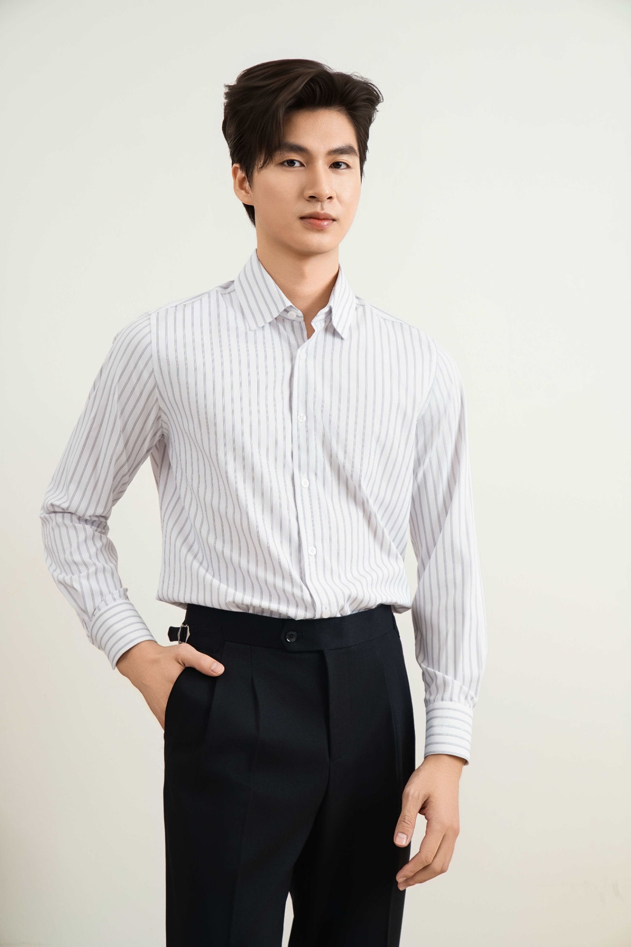 SM regular fit dài tay , màu trắng kẻ nâu đen , cổ basic #1151