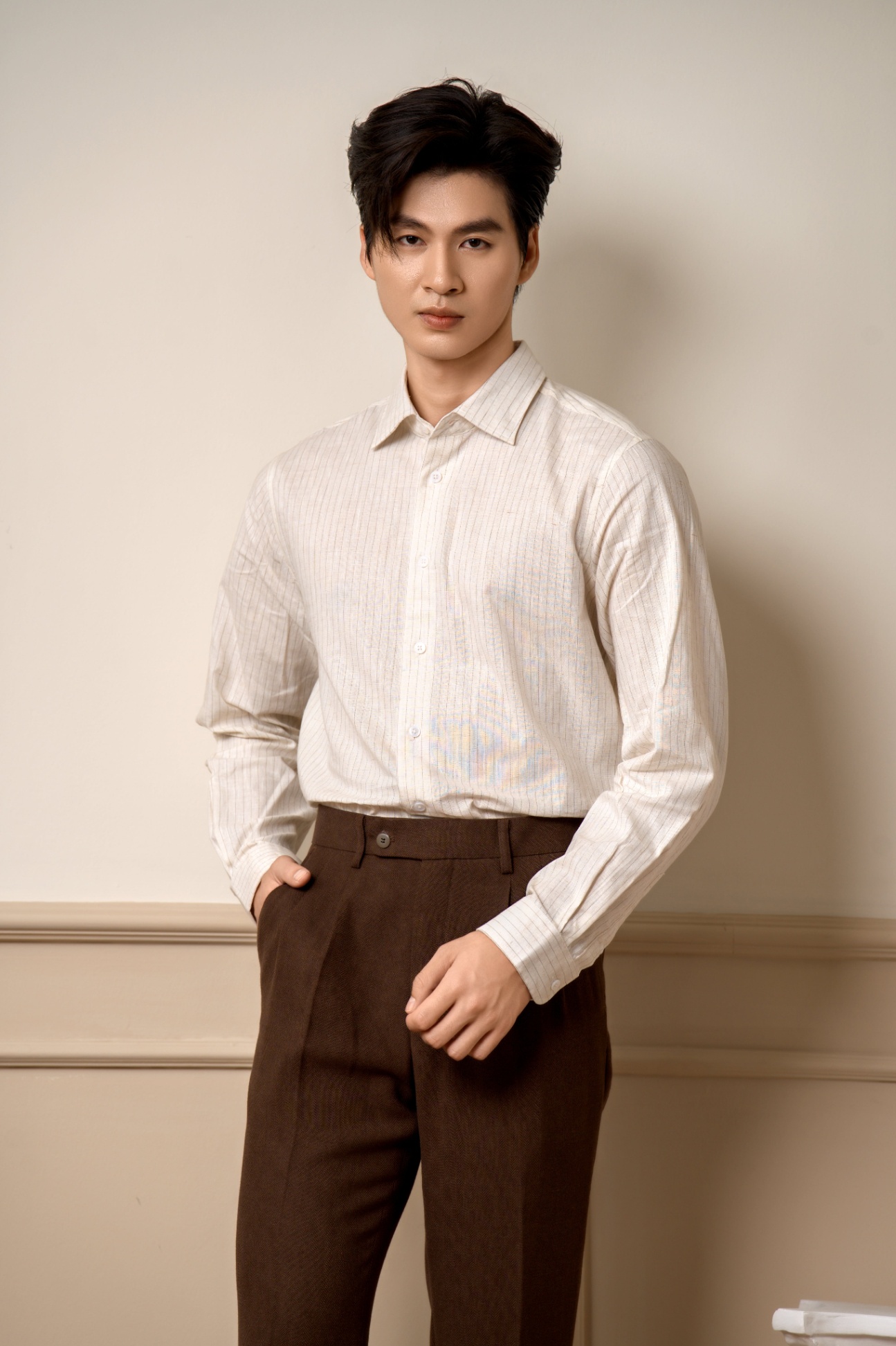 SM dài tay , màu kem be kẻ sọc nâu , cổ basic #1154