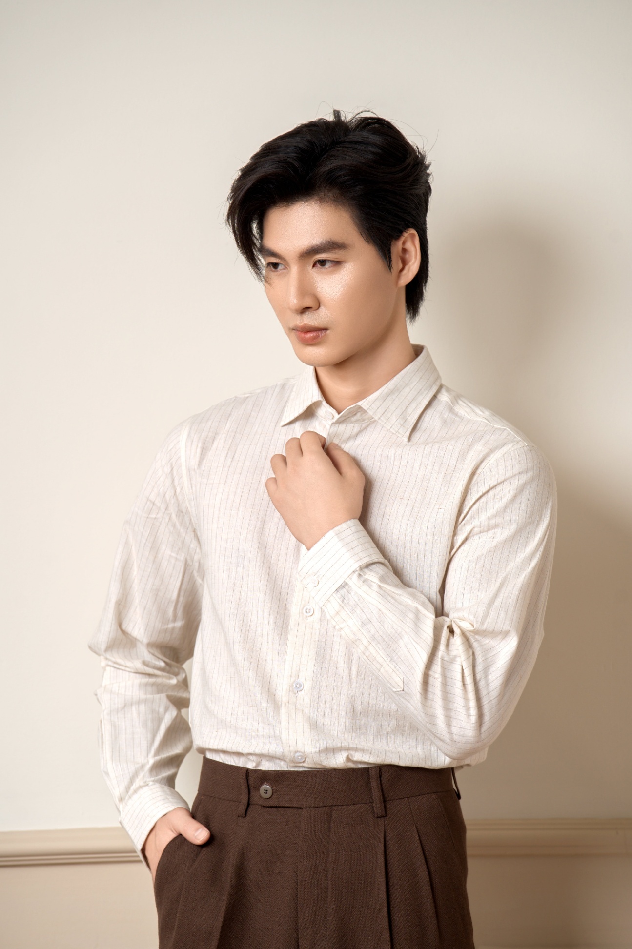SM dài tay , màu kem be kẻ sọc nâu , cổ basic #1154