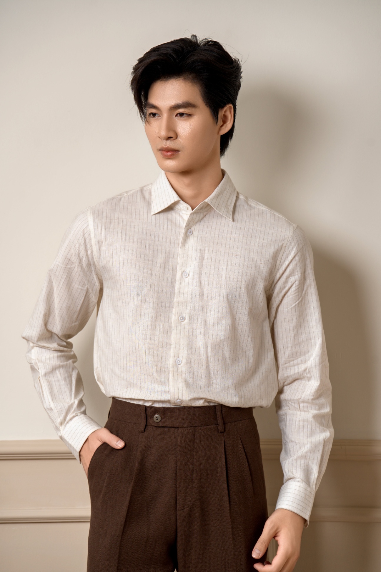 SM dài tay , màu kem be kẻ sọc nâu , cổ basic #1154