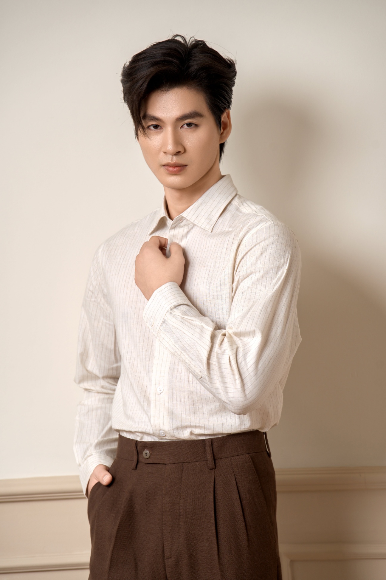 SM dài tay , màu kem be kẻ sọc nâu , cổ basic #1154