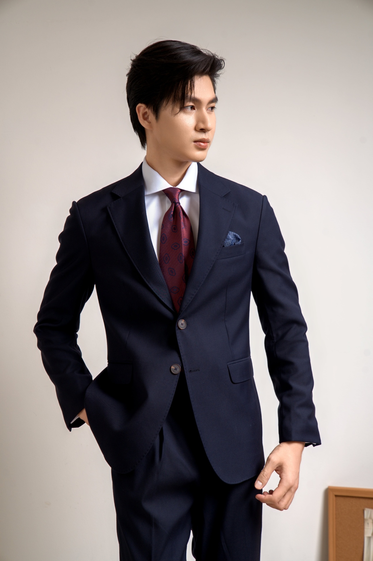 Vest tím than, hai khuy , ve chữ K #570